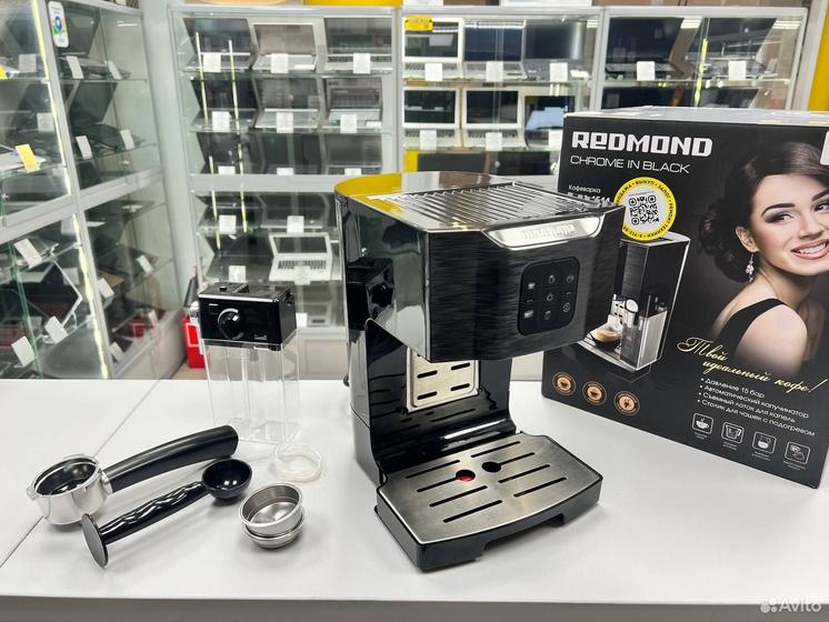 Кофеварка рожковая Redmond RCM-1511